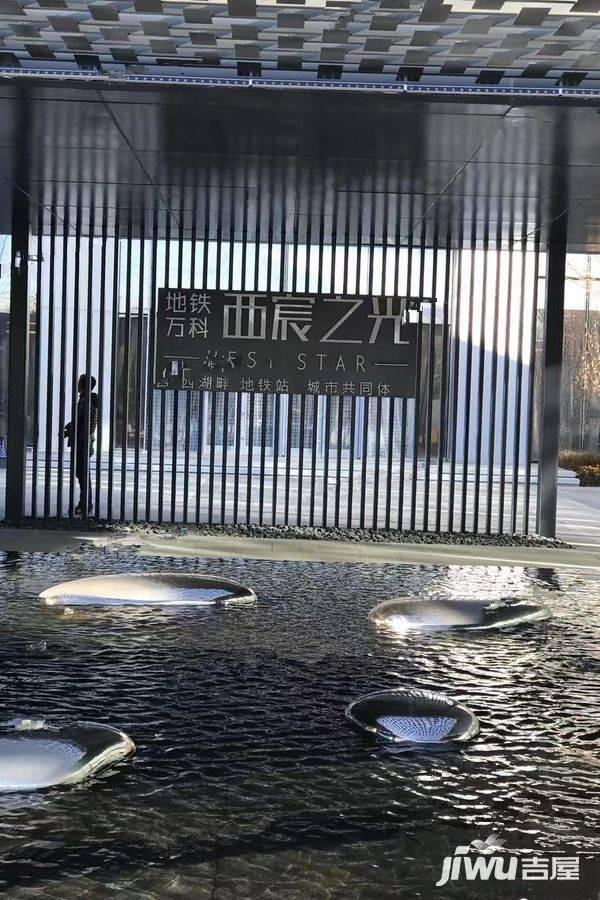 售楼处门前水系实景图