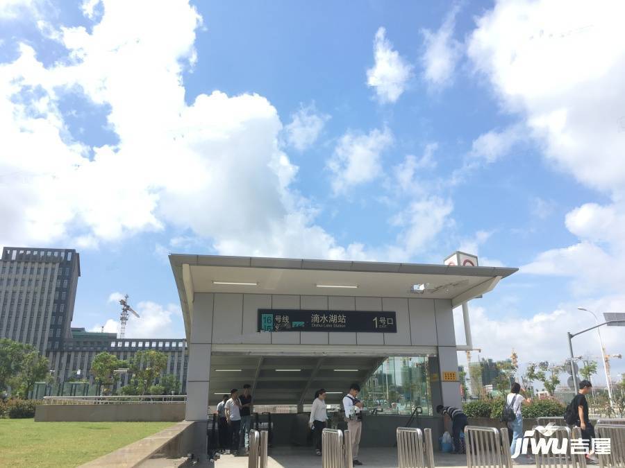 陆家嘴滴水涟岸配套图图片