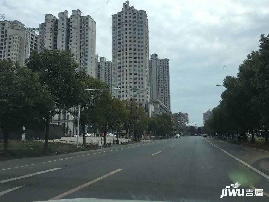 京华城2馆总建筑面积多少，周边发展如何？