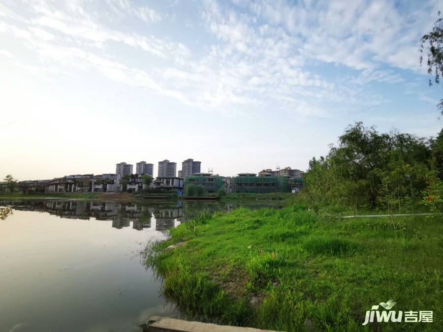 保利湖心岛实景图图片