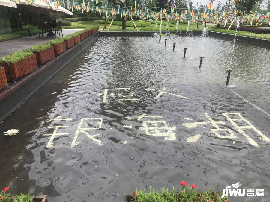 恒大银海湖售楼处图片