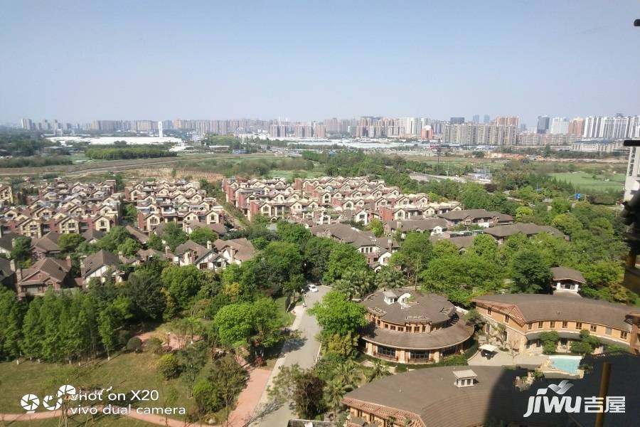 棠湖泊林城实景图图片