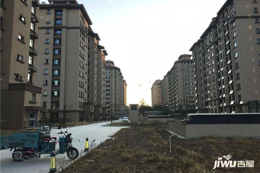 桦林彩雲城实景图图片