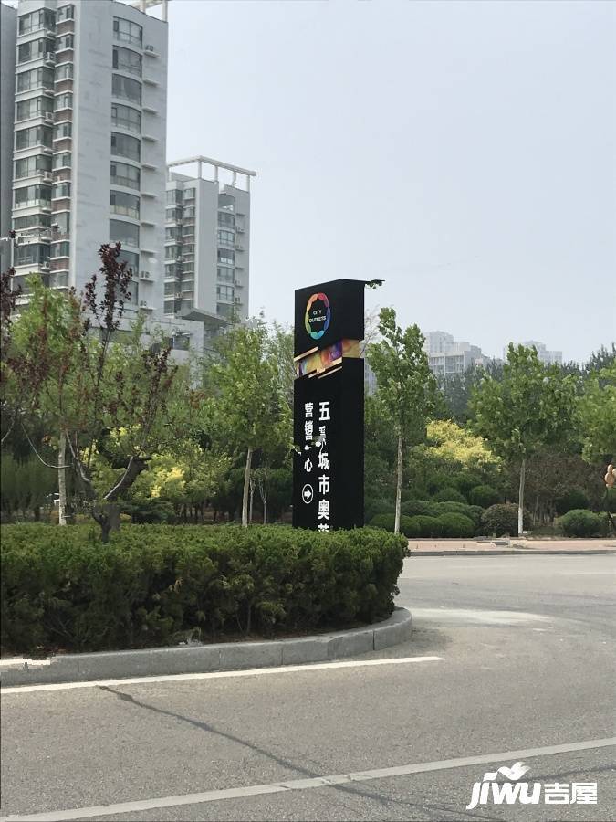 五彩城市奥莱实景图图片