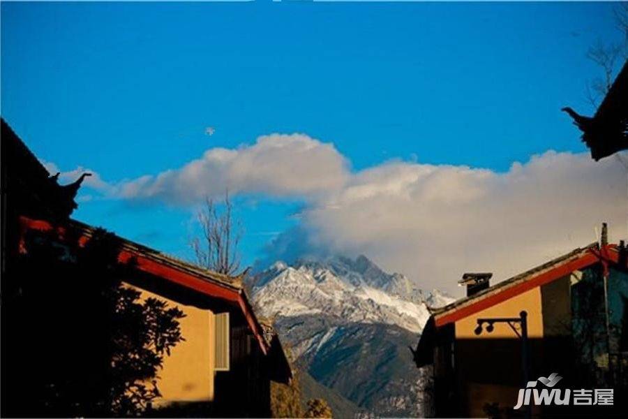 雪山艺术小镇实景图图片