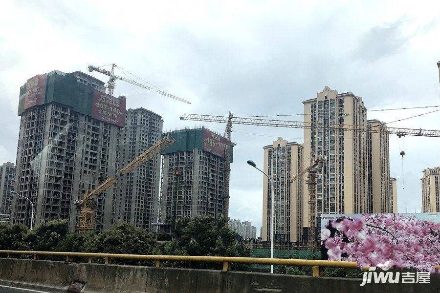 万彩城市花园实景图图片