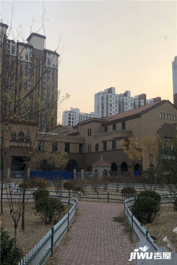 红堡天街实景图图片