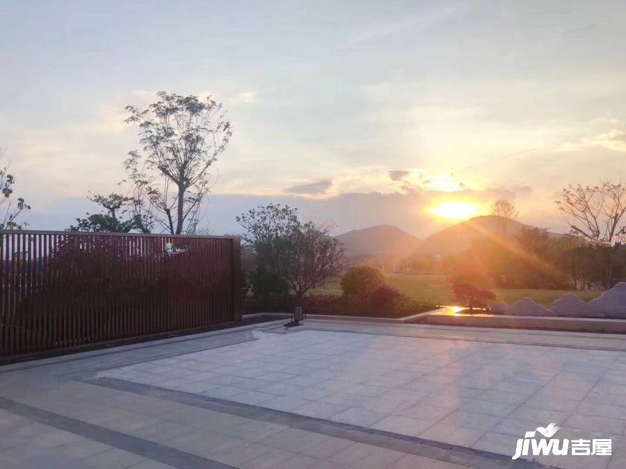 富力阅山湖实景图图片