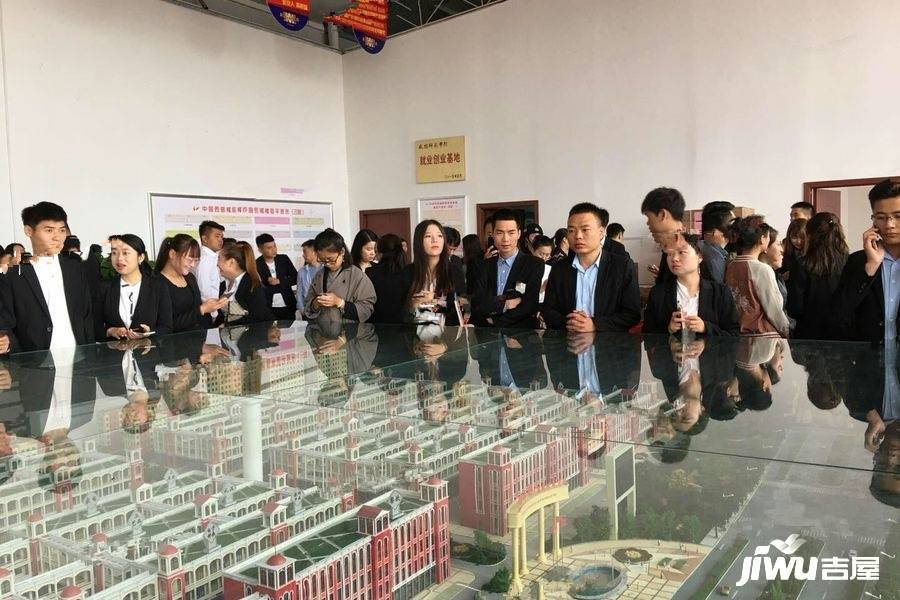 中国西部国际商贸城售楼处图片