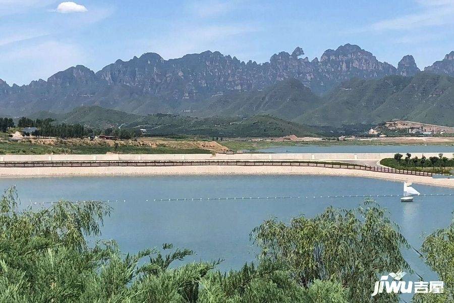 揽岳阅湖山实景图图片