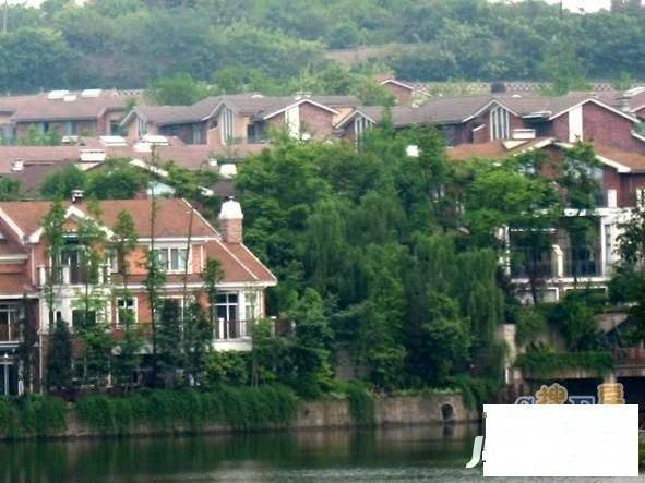 蓝湖半山实景图图片