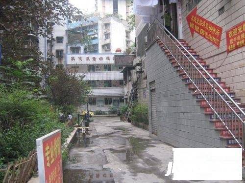 前进路老小区实景图6