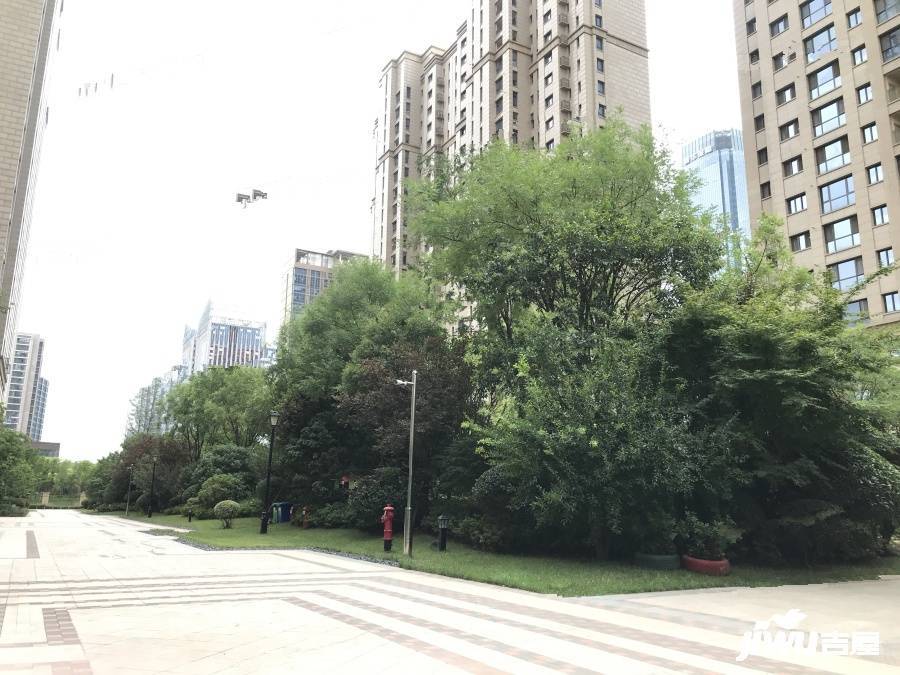 绿地海珀香庭实景图图片