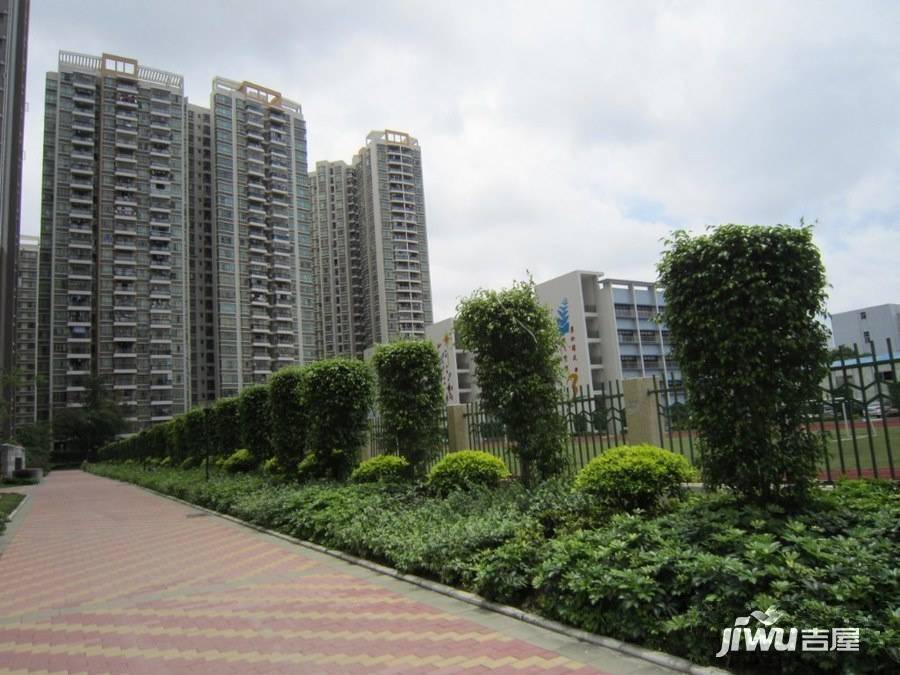 岭秀城实景图图片